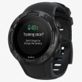 0000018552-ss050299000-suunto-5-g1-all-black-perspective-view-charge-reminder-in-the-watch.png