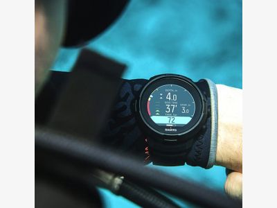 Suunto D5 ALL BLACK IV.jpg