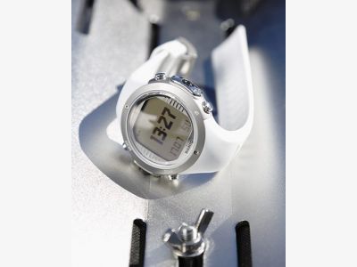 Suunto D6i NOVO WHITE wUSB III.jpg