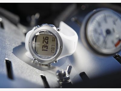 Suunto D6i NOVO WHITE wUSB VI.jpg