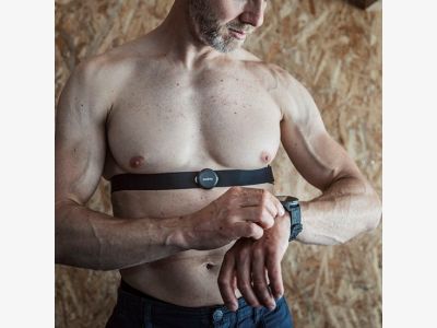 ss050581000-suunto_smart_heart_rate_belt_in_use.jpg