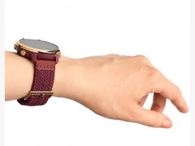 ss050376000-suunto-20mm-athletic-5-braided-textile-strap-burgundy-gold-size-s-on-wrist-1.jpg