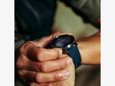 medium_6-suunto9peak-graniteblue-onwrist-2000px.jpg