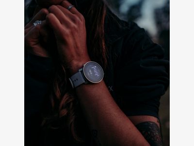 medium_7-suunto9peak-birchwhite-onwrist2-2000px.jpg