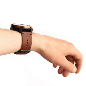 ss050377000-suunto-20mm-urban-2-leather-strap-brown-black-size-m-on-wrist-3.jpg