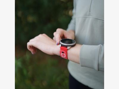 ss050962000-22-ath5-silicone-strap-lava-red-sm-action-1600x1600px.jpg