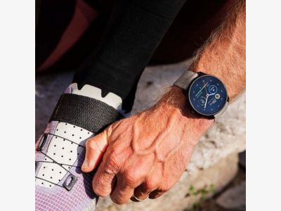 suunto-race-s-gravel-gray-action-1-1280x1280px.jpg