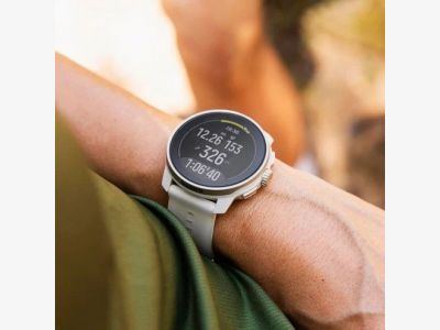suunto-race-s-powder-grey-action-3-1280x1280px.jpg
