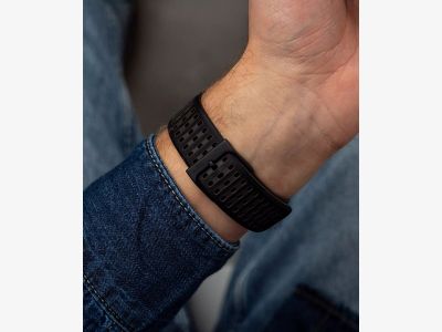 vertical 2 black III.jpg