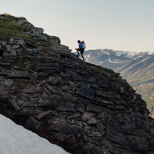 suunto-vertical-2-built-to-endure-user-scene-climbing.jpg